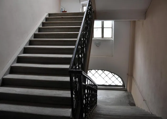 Black Gate - 2 Bedroom Apartment In The Heart Of Old Town With Free Private Secured Parking