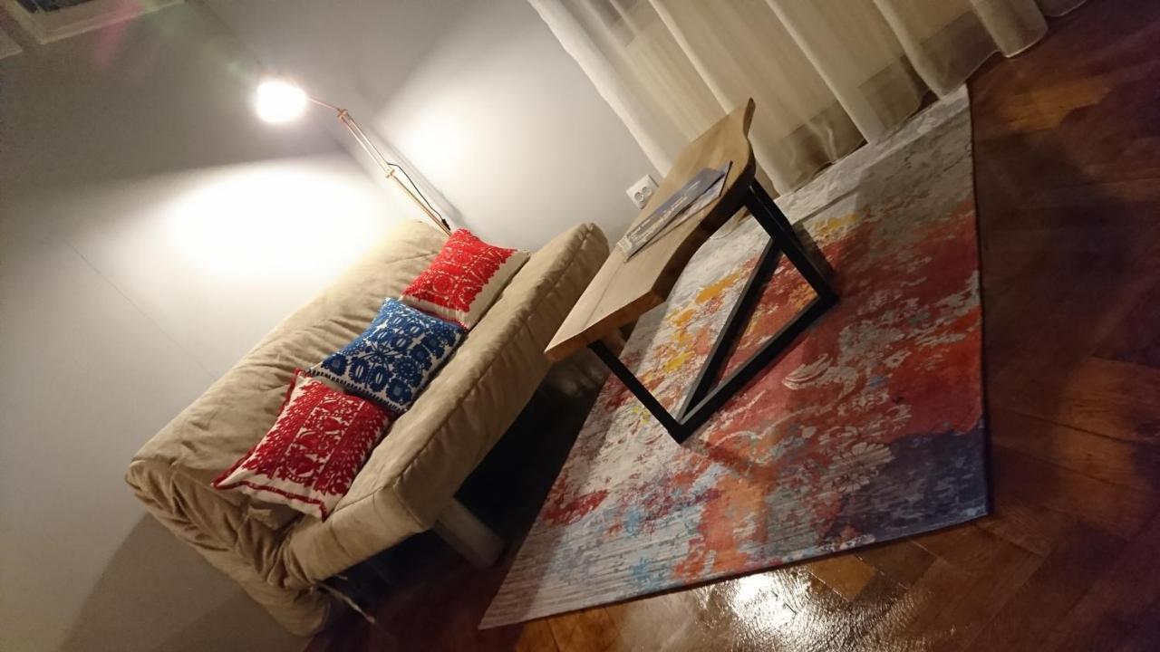 Black Gate - 2 Bedroom In The Heart Of Old Town With Free Private Secured Parking