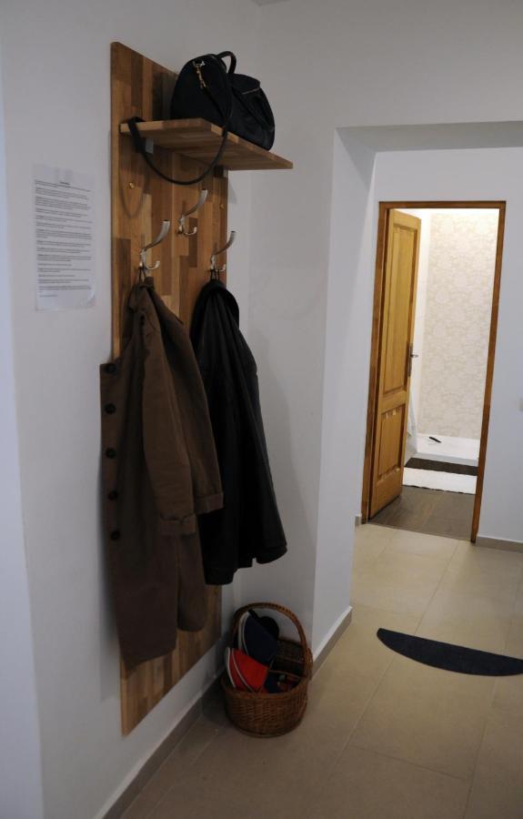Apartment Black Gate - 2 Bedroom In The Heart Of Old Town With Free Private Secured Parking *