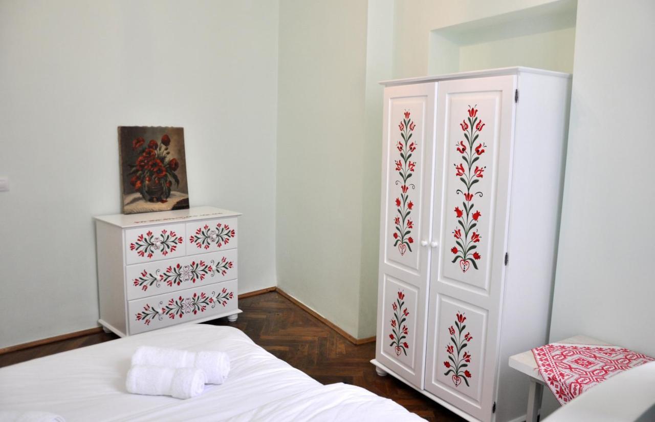 Black Gate - 2 Bedroom In The Heart Of Old Town With Free Private Secured Parking Apartment