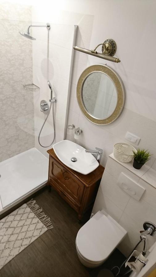 Black Gate - 2 Bedroom In The Heart Of Old Town With Free Private Secured Parking Apartment